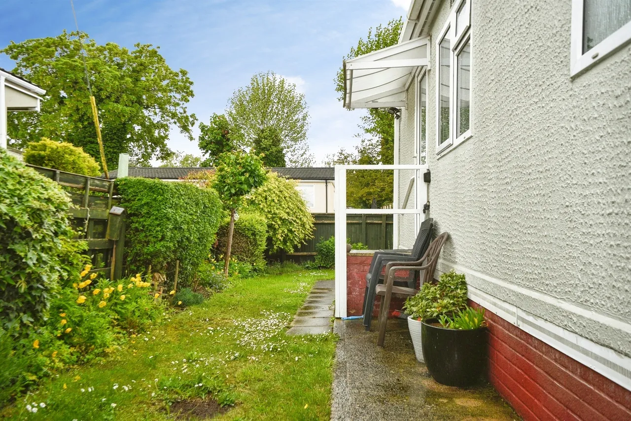 Priors Walk, St. Johns Priory, GL7, photo 16