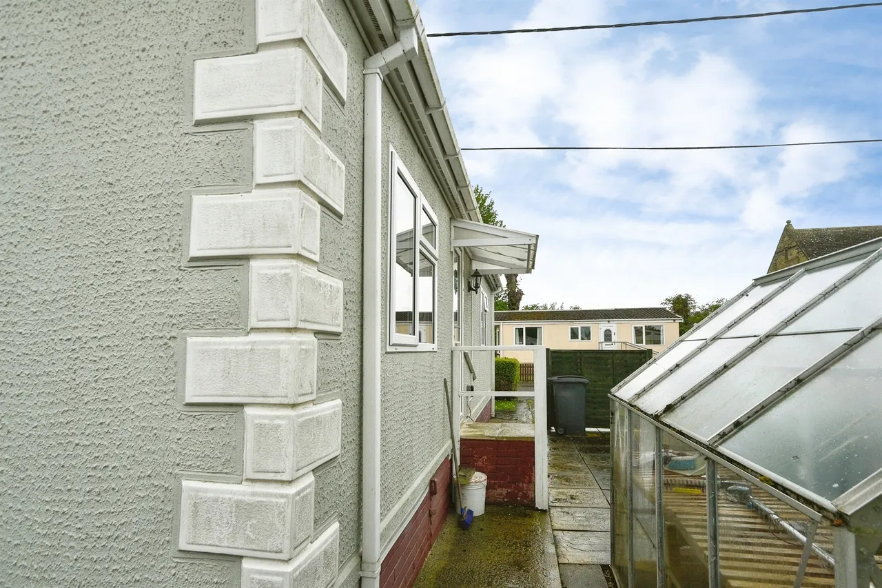 Priors Walk, St. Johns Priory, GL7, photo 17