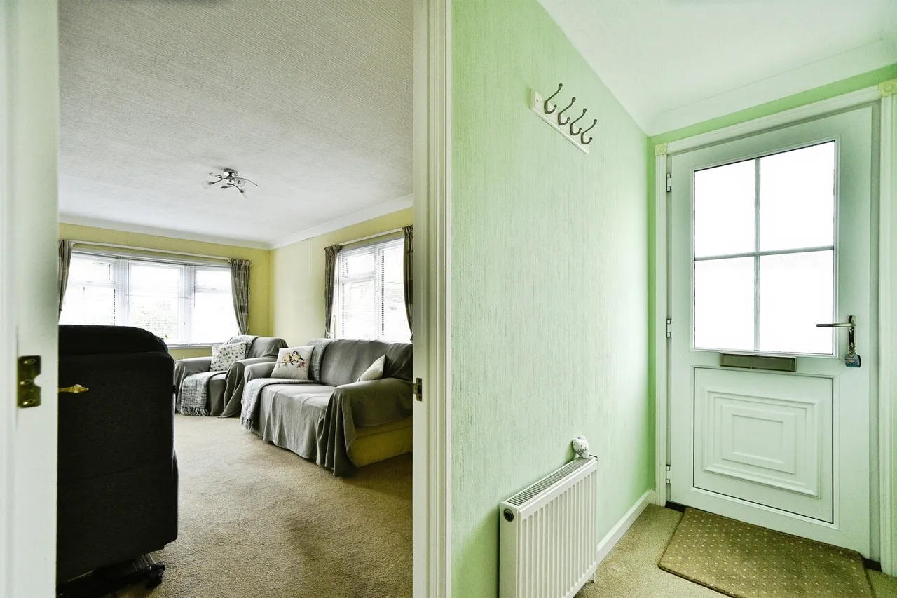 Priors Walk, St. Johns Priory, GL7, photo 13
