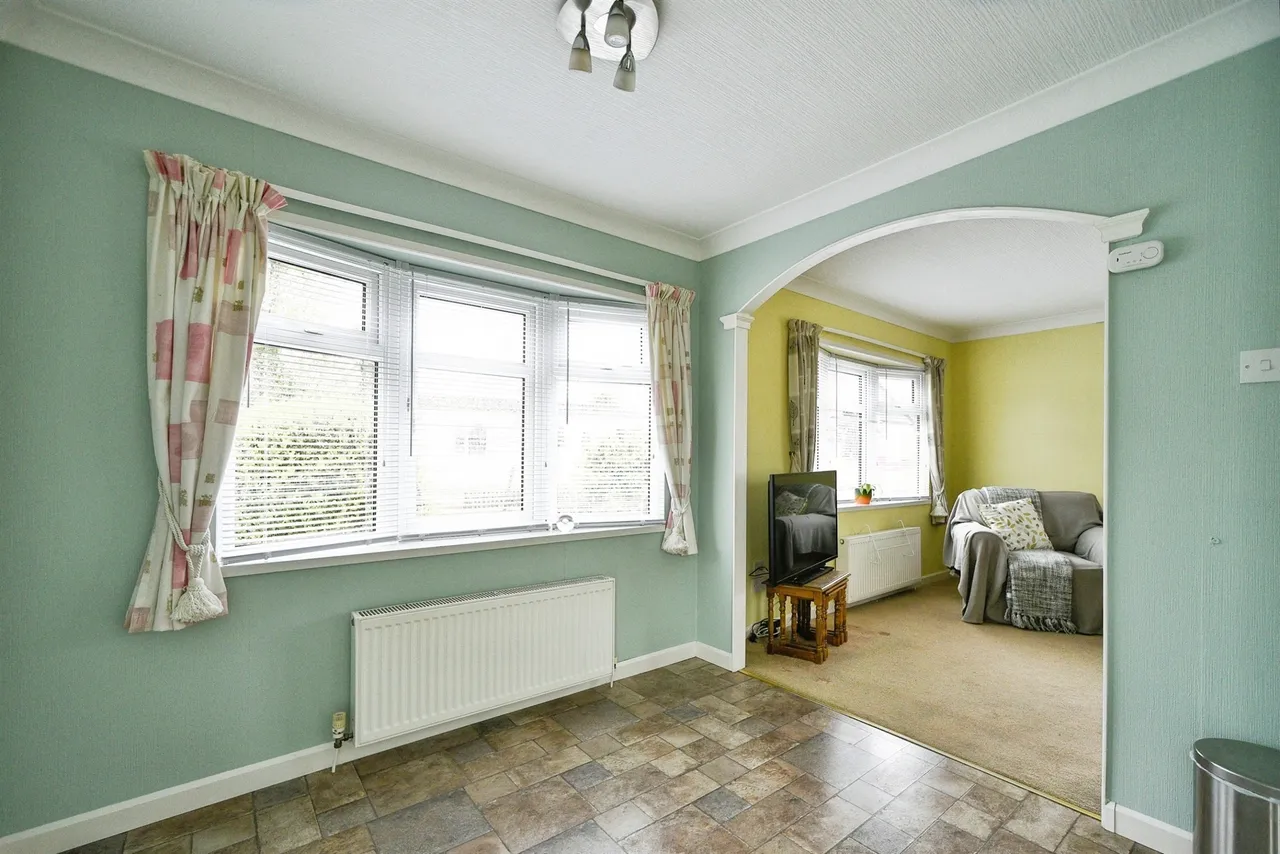 Priors Walk, St. Johns Priory, GL7, photo 9