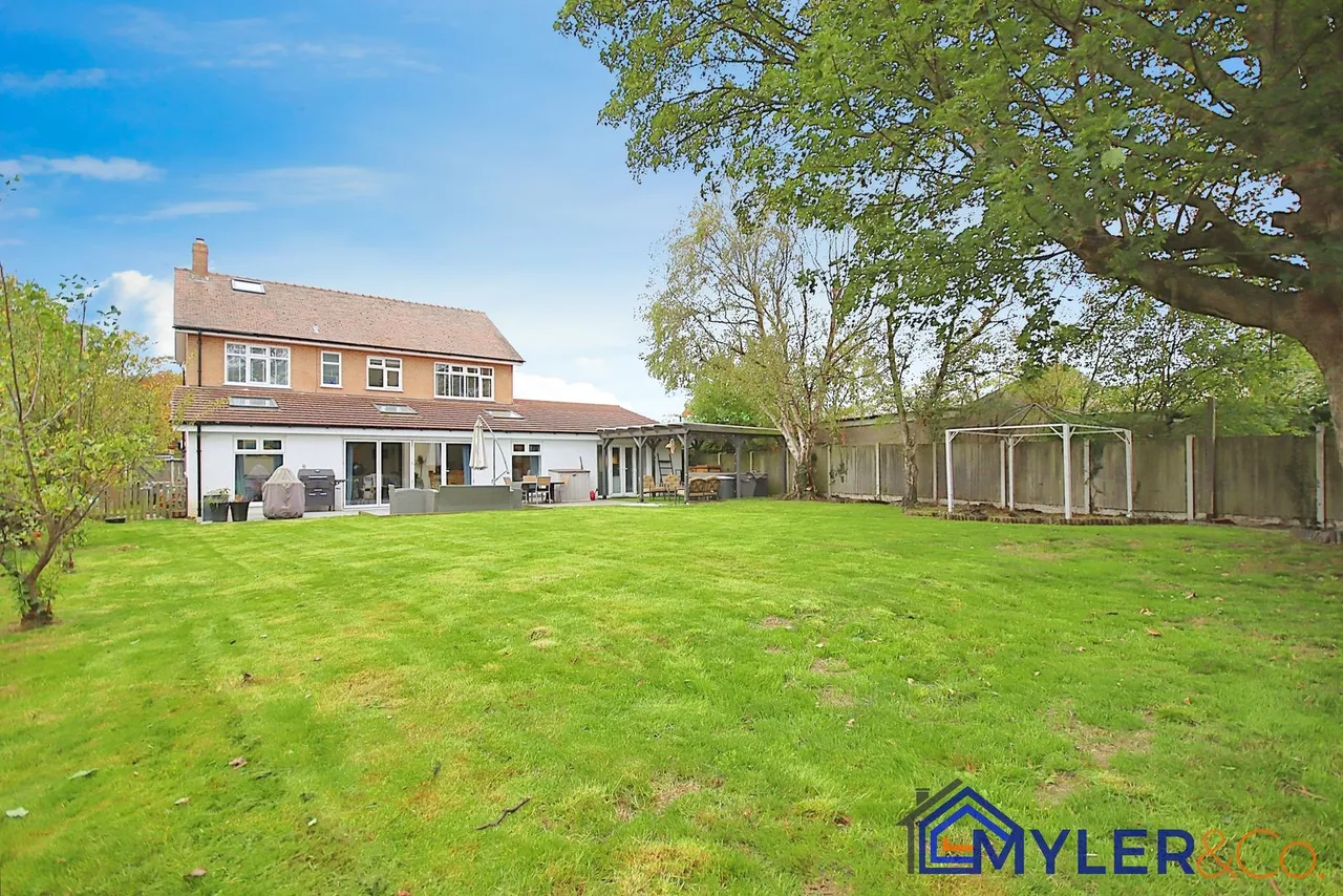 5 bed house for sale, Lunts Heath Road, Widnes