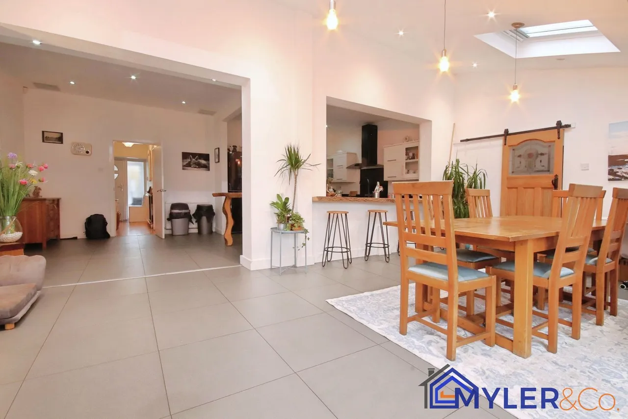 Lunts Heath Road, Widnes, photo 8