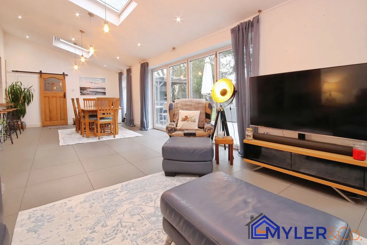 Lunts Heath Road, Widnes, photo 10