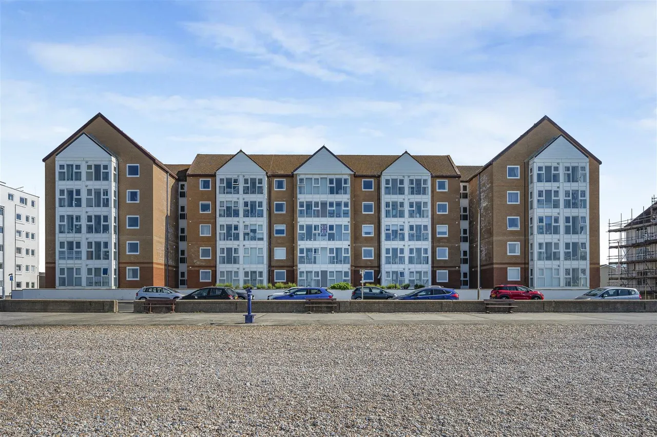 1 bed flat for sale, Stratheden Court, Esplanade
