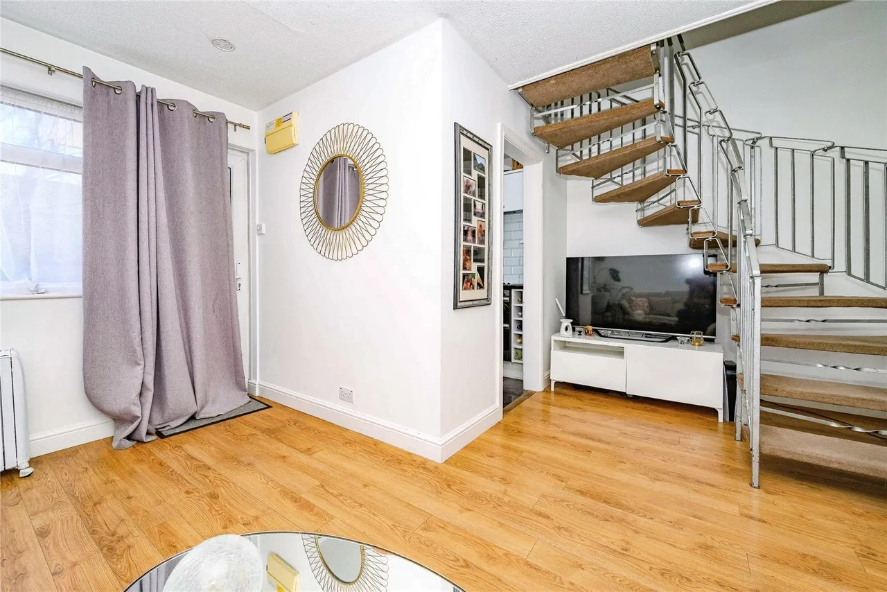 Conway Close, Houghton Regis, Dunstable, Bedfordshire, LU5, photo 2