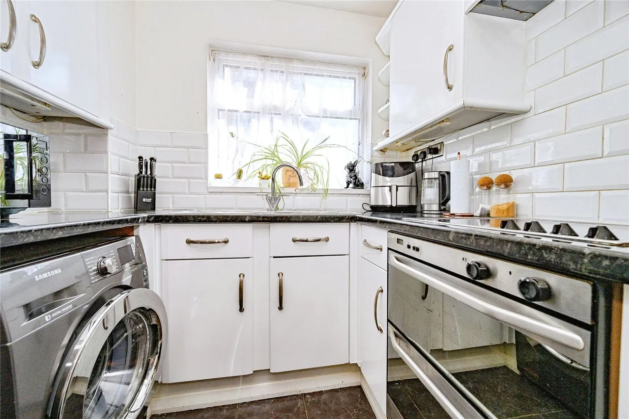 Conway Close, Houghton Regis, Dunstable, Bedfordshire, LU5, photo 5