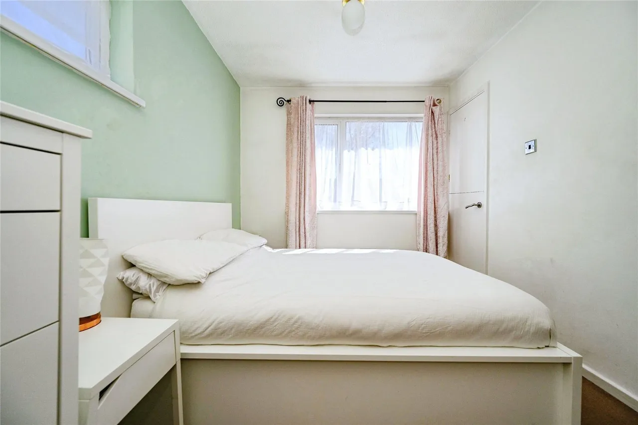 Conway Close, Houghton Regis, Dunstable, Bedfordshire, LU5, photo 8