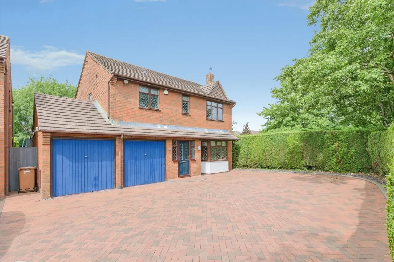 4 bed house for sale — Richmond Drive, Lichfield