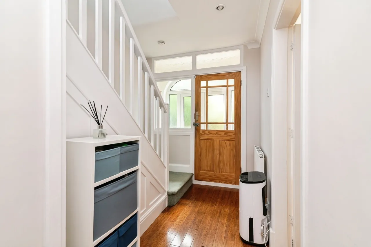 The Crescent, Woodthorpe, NG5, photo 6
