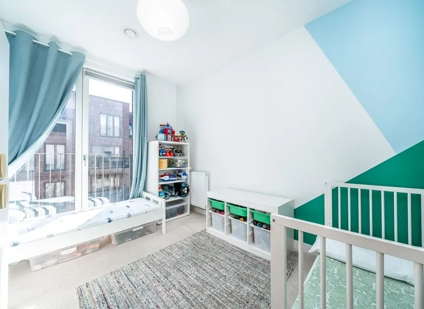 Clarke Avenue, Hounslow, TW3, photo 5