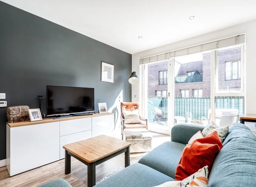 Clarke Avenue, Hounslow, TW3, photo 3