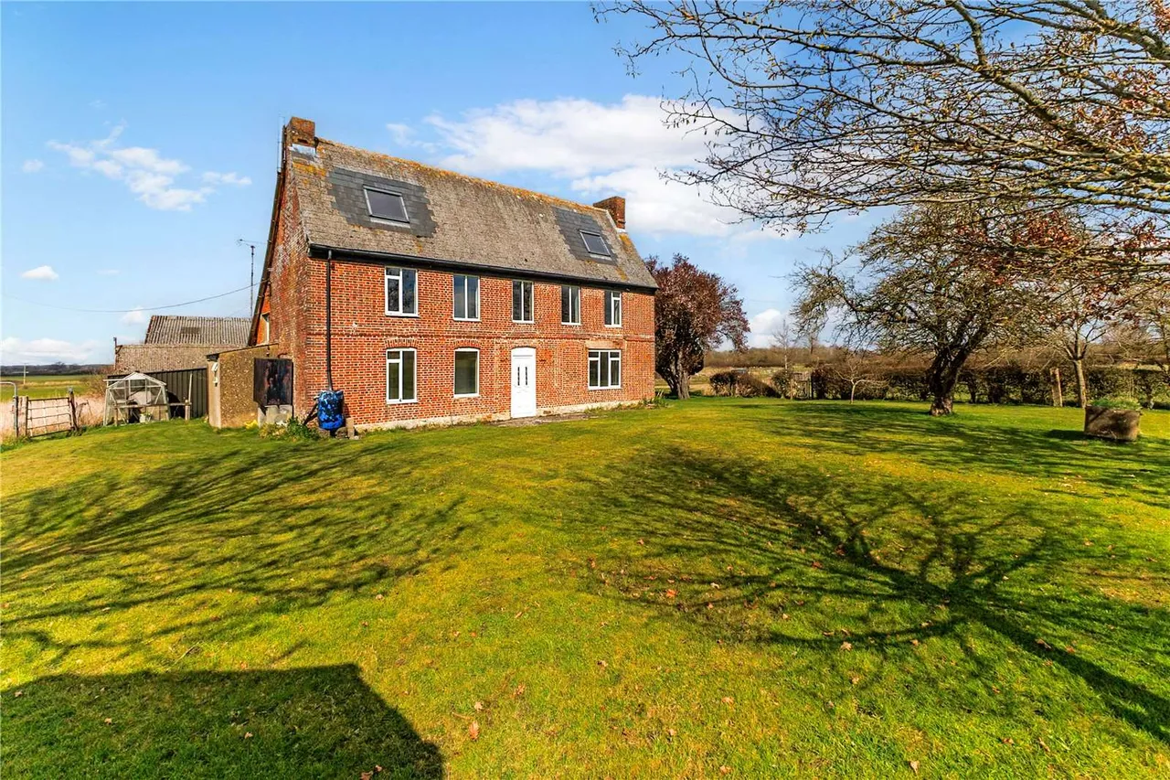 Shrivenham Road, South Marston, Swindon, Wiltshire, SN3 4RT, photo 2