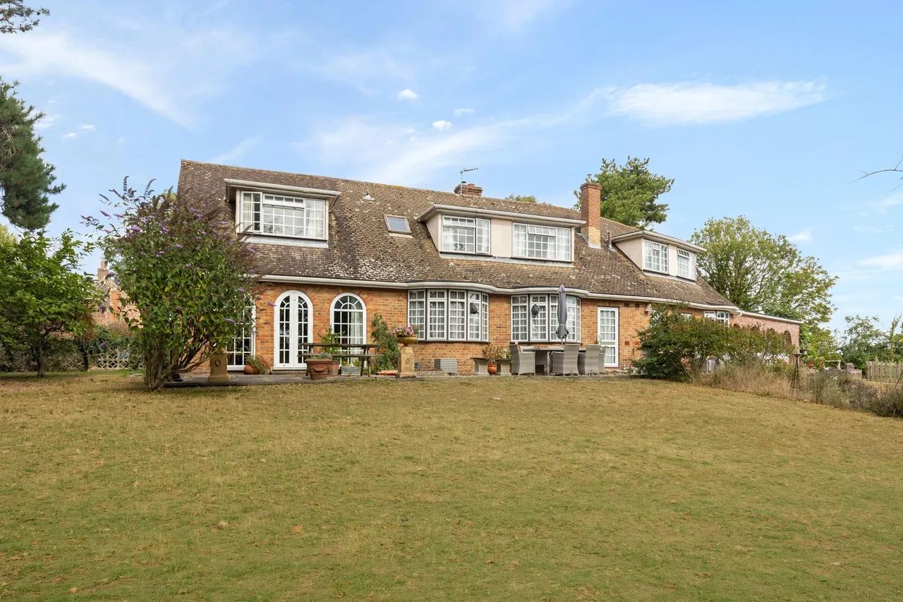 Architecturally Designed Home with Ou, photo 3