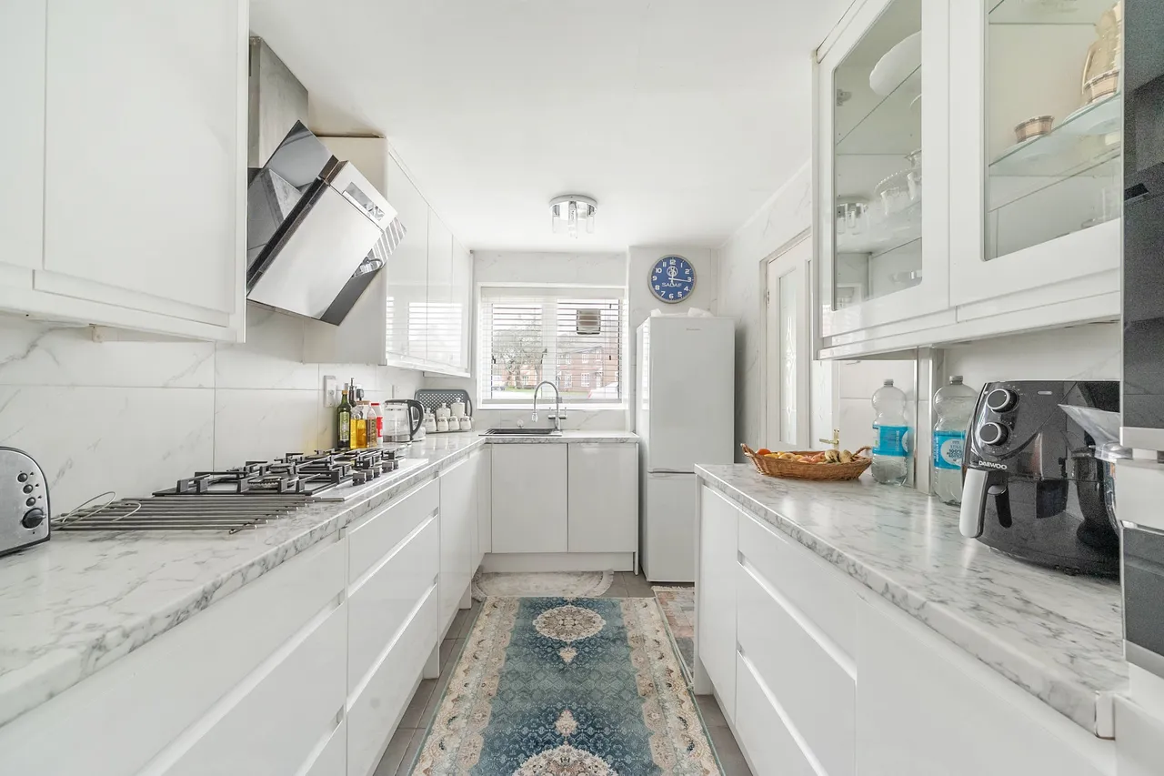 15 Robb Road, Stanmore, photo 8