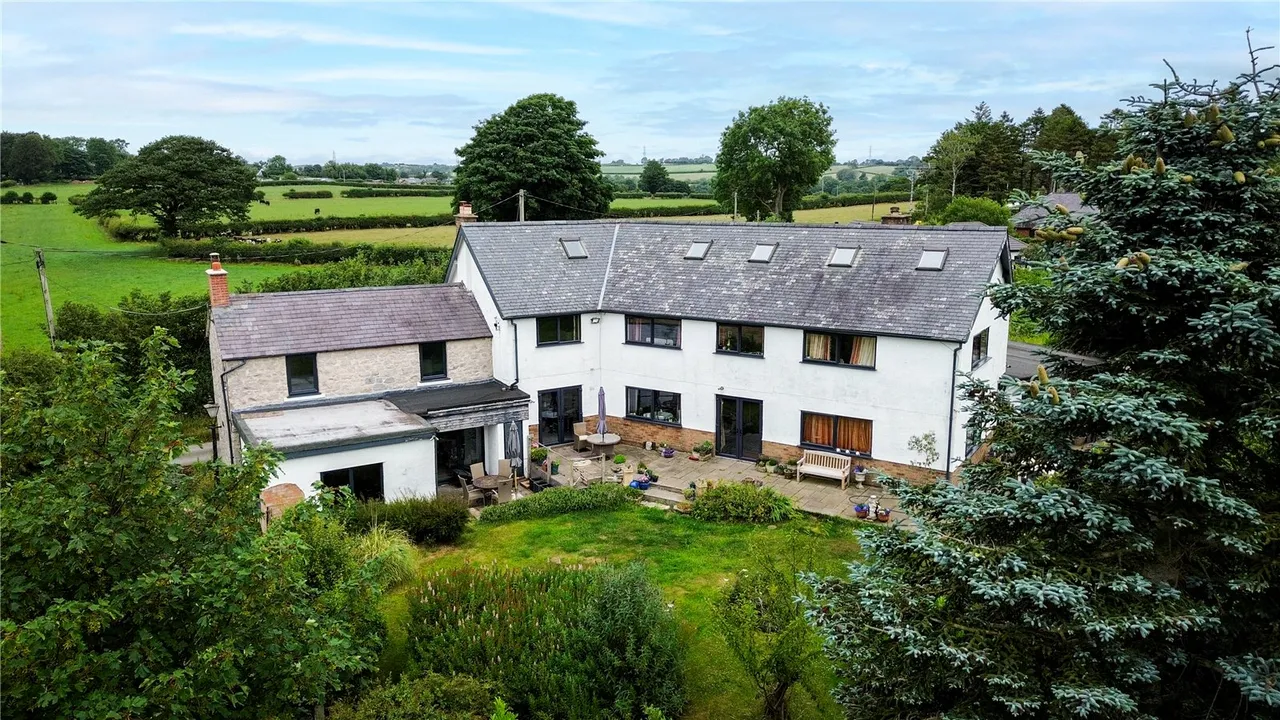 6 bed house for sale, Waen Isa Lane, Babell, CH8