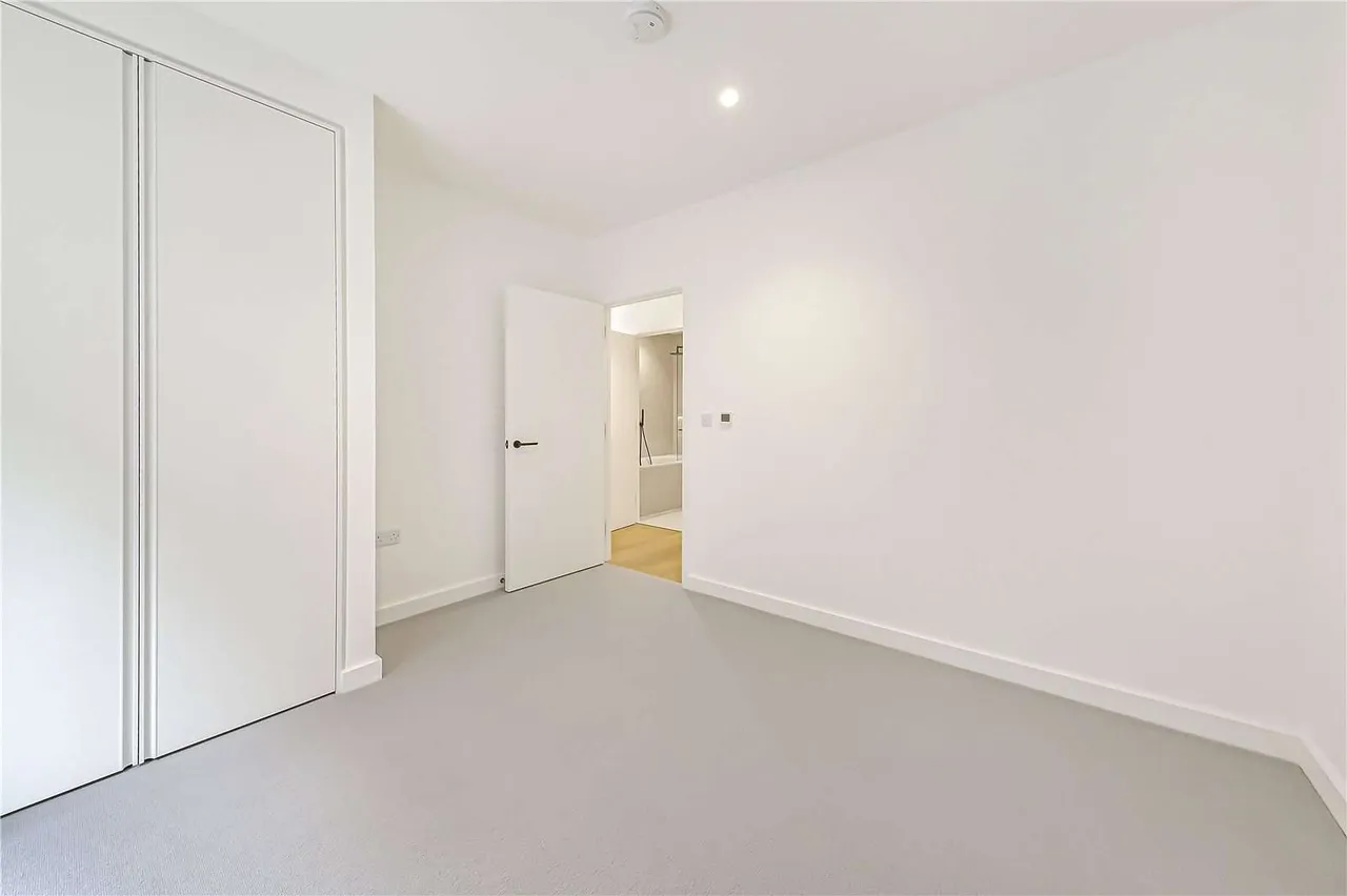 Parkview Avenue, London, NW2, photo 11