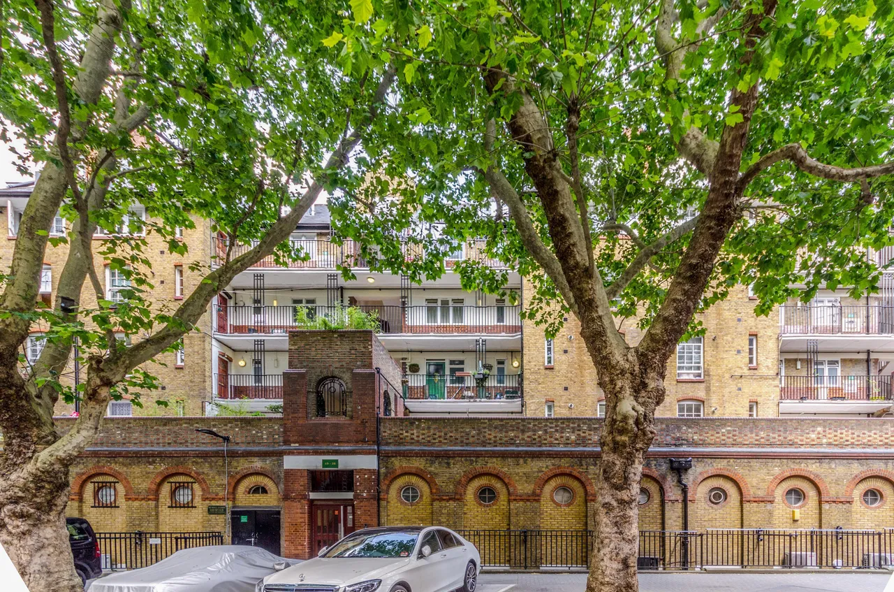 London, EC1N, photo 11
