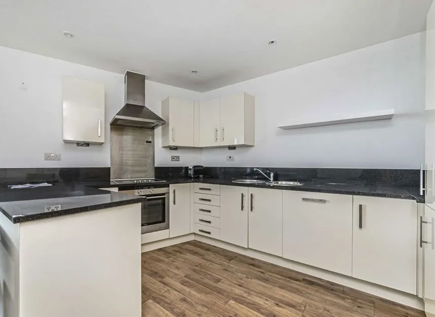 Basin Approach, Gallions Reach, E16, photo 4