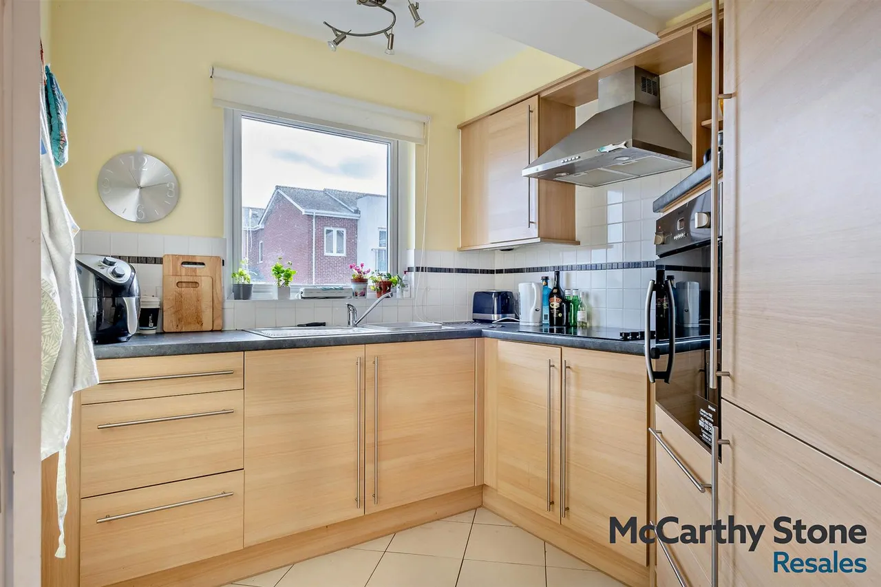 Foxes Road, Newport, PO30, photo 6