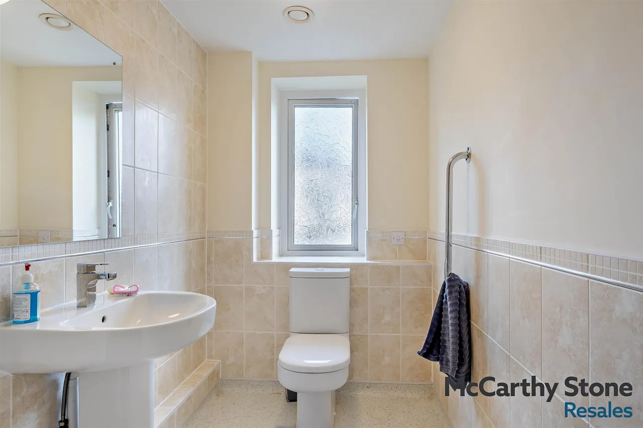 Foxes Road, Newport, PO30, photo 18