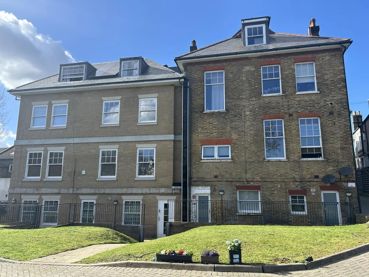 1 bed flat to rent, Manor Road, South Norwood