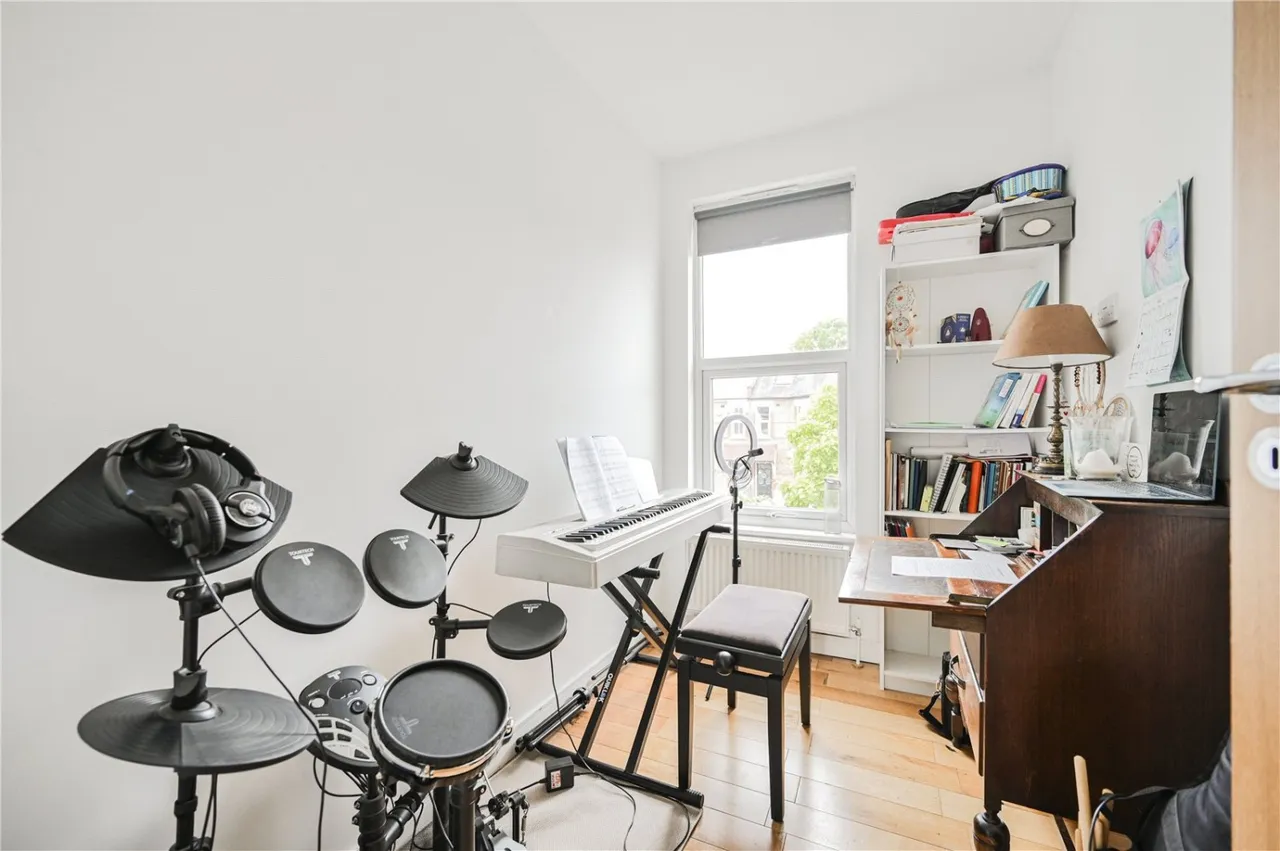 Warwick Road, London, N11, photo 13