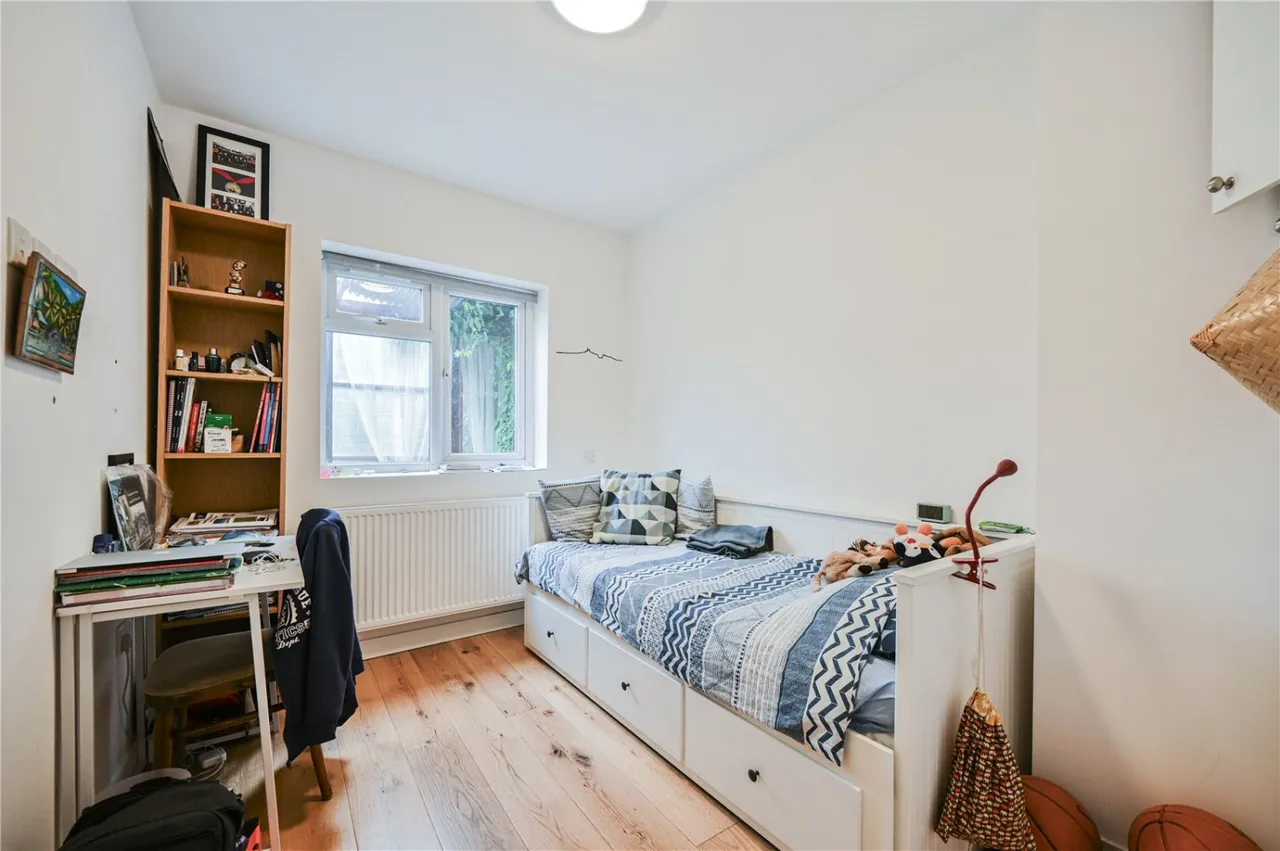 Warwick Road, London, N11, photo 8