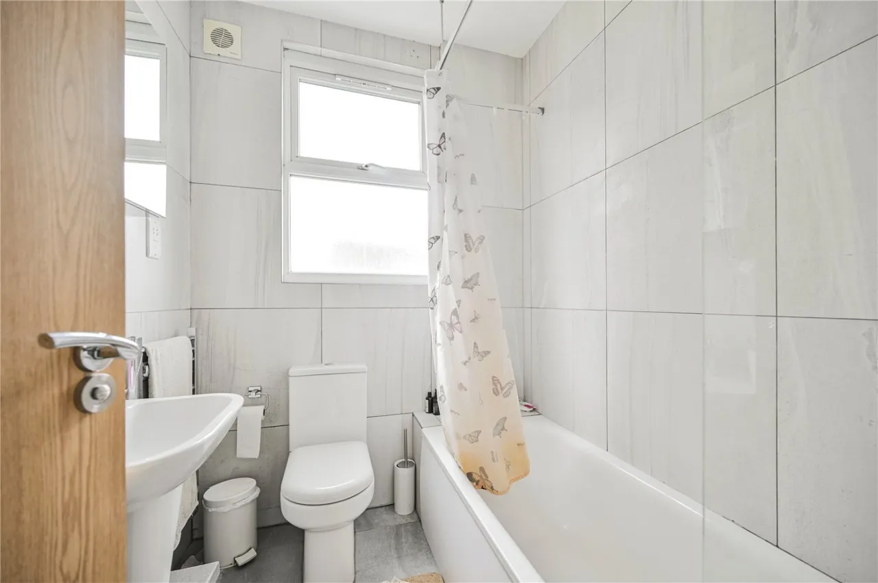 Warwick Road, London, N11, photo 14