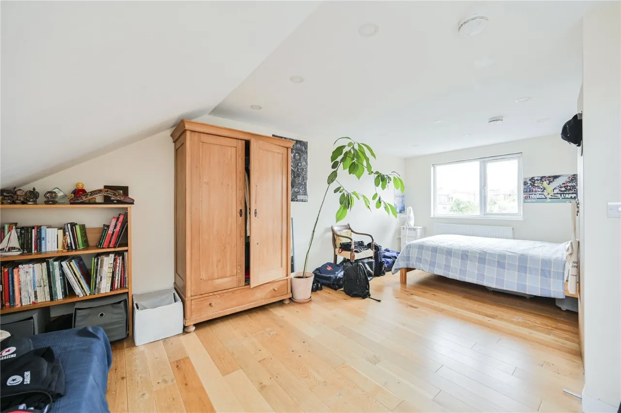 Warwick Road, London, N11, photo 17