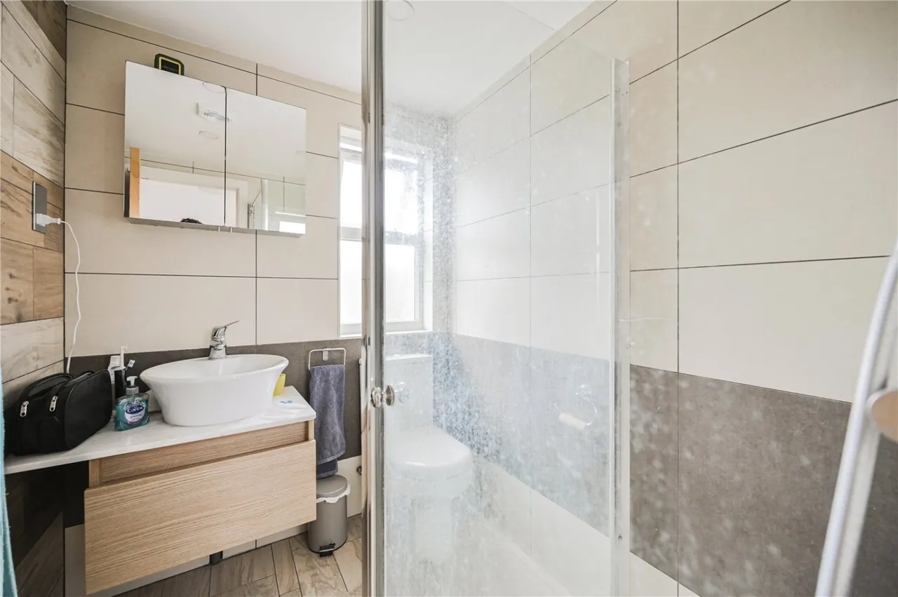 Warwick Road, London, N11, photo 19