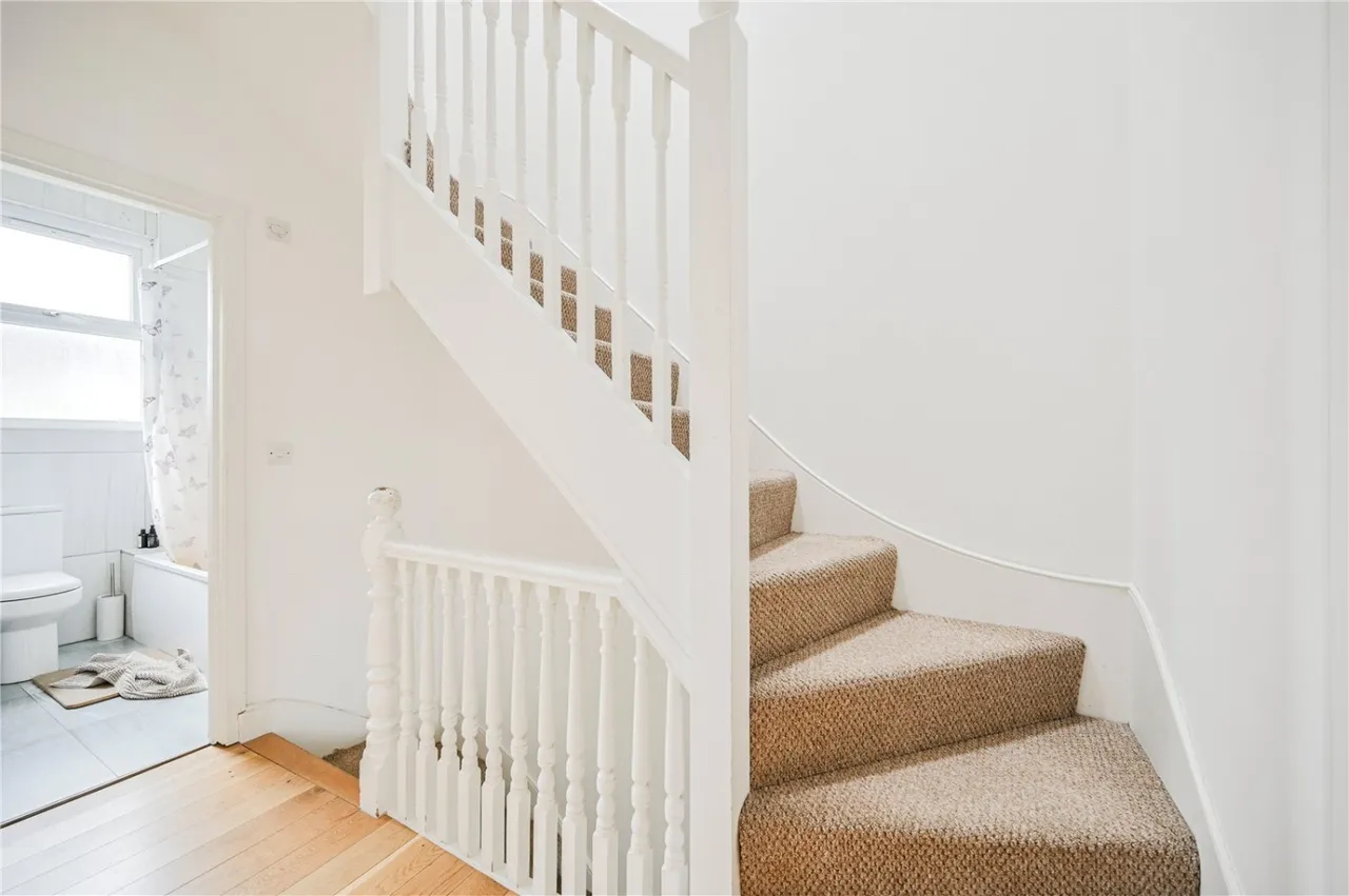 Warwick Road, London, N11, photo 16