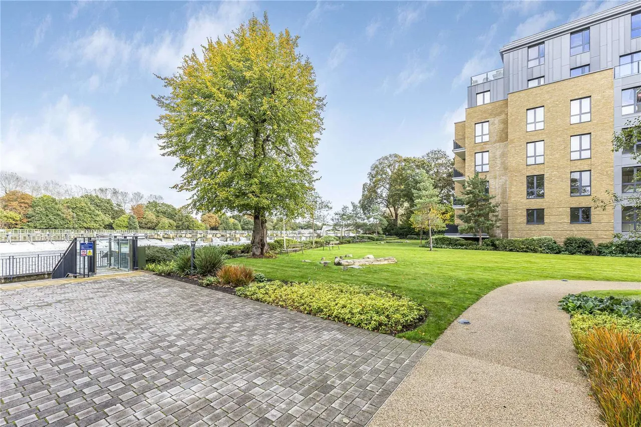 Pinewood Gardens, Teddington, TW11 9FJ, photo 7