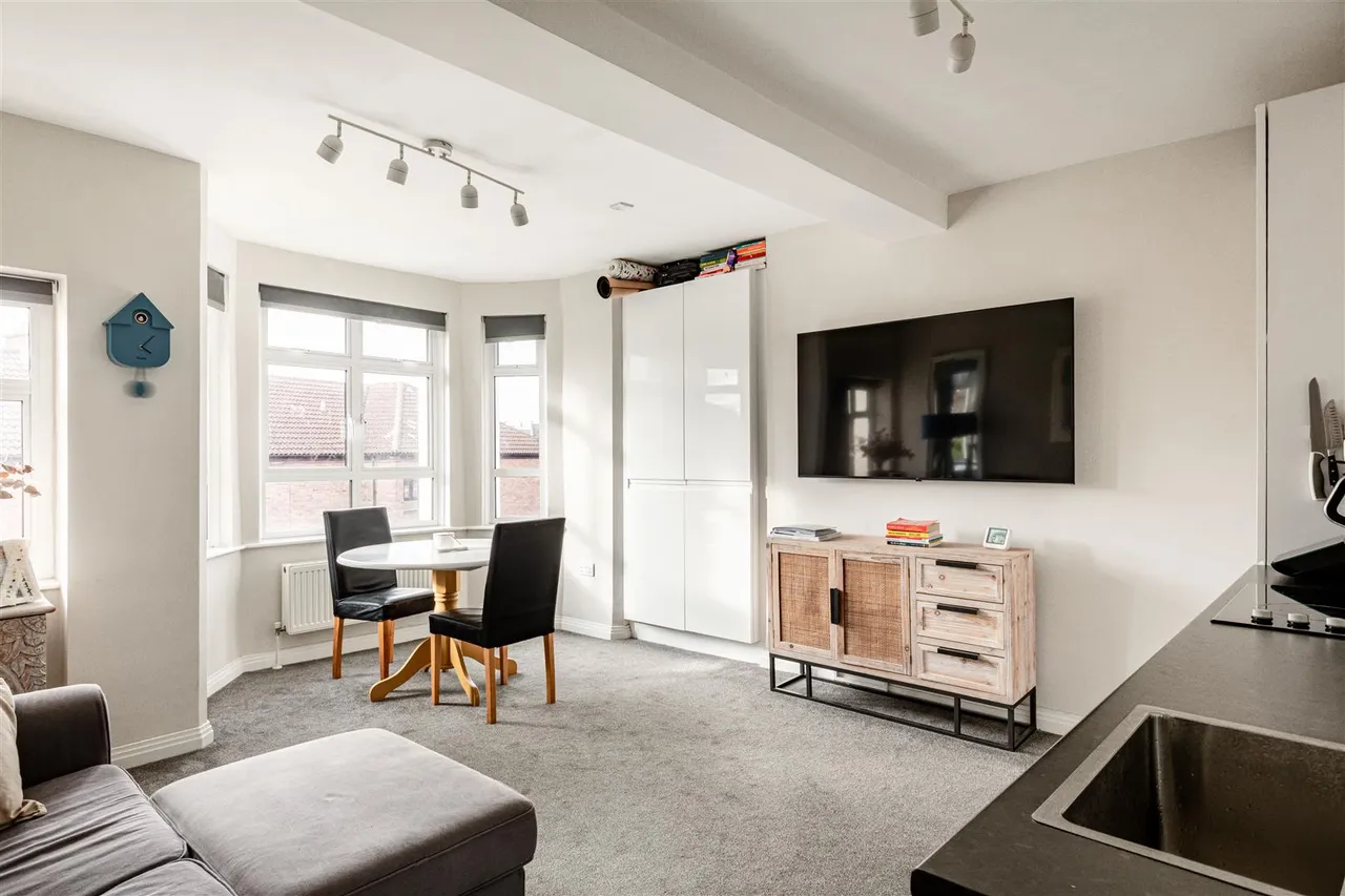 Curwen Road, London, W12, photo 2