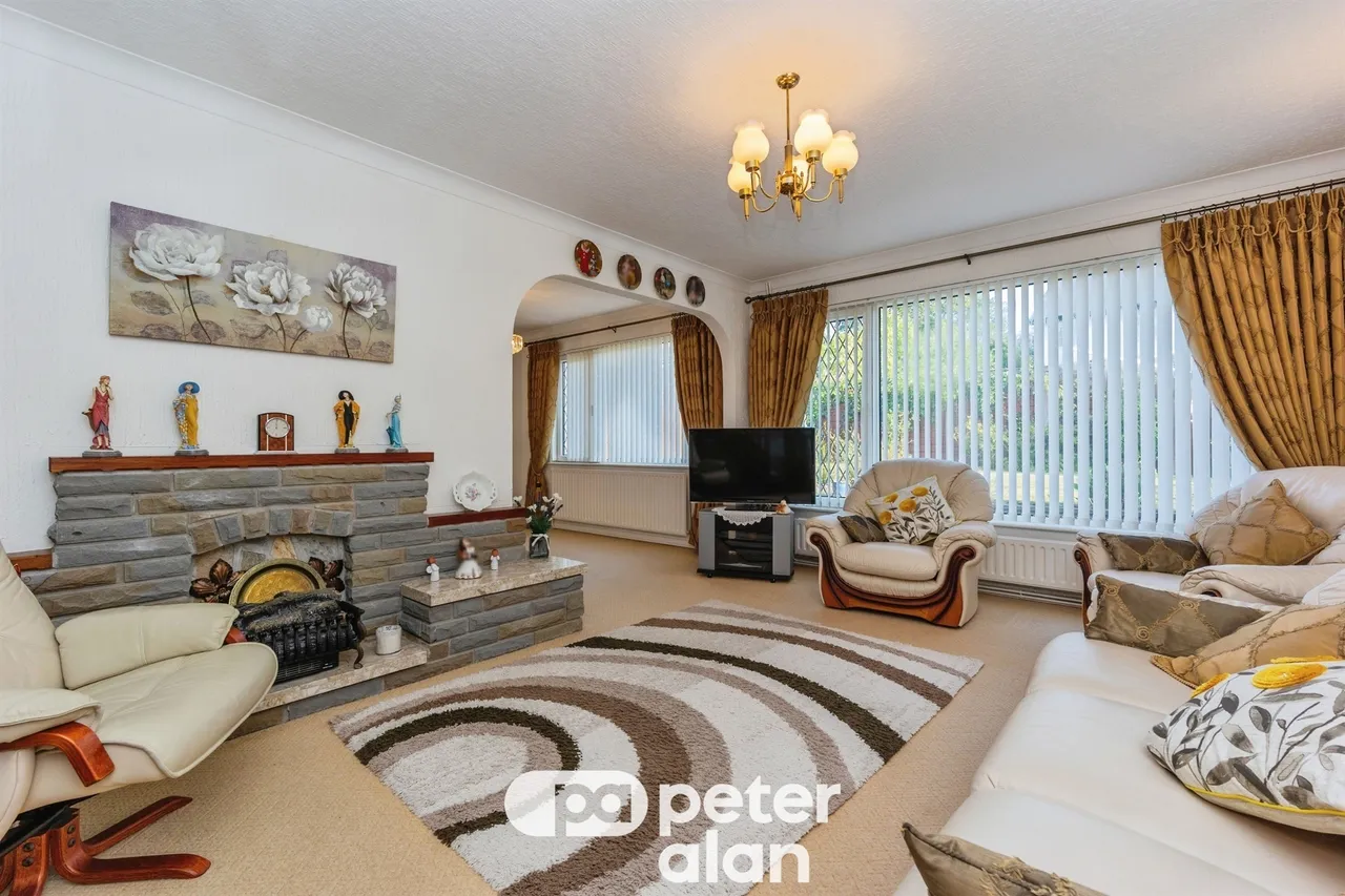 Briarwood Close, Neath, SA10, photo 4