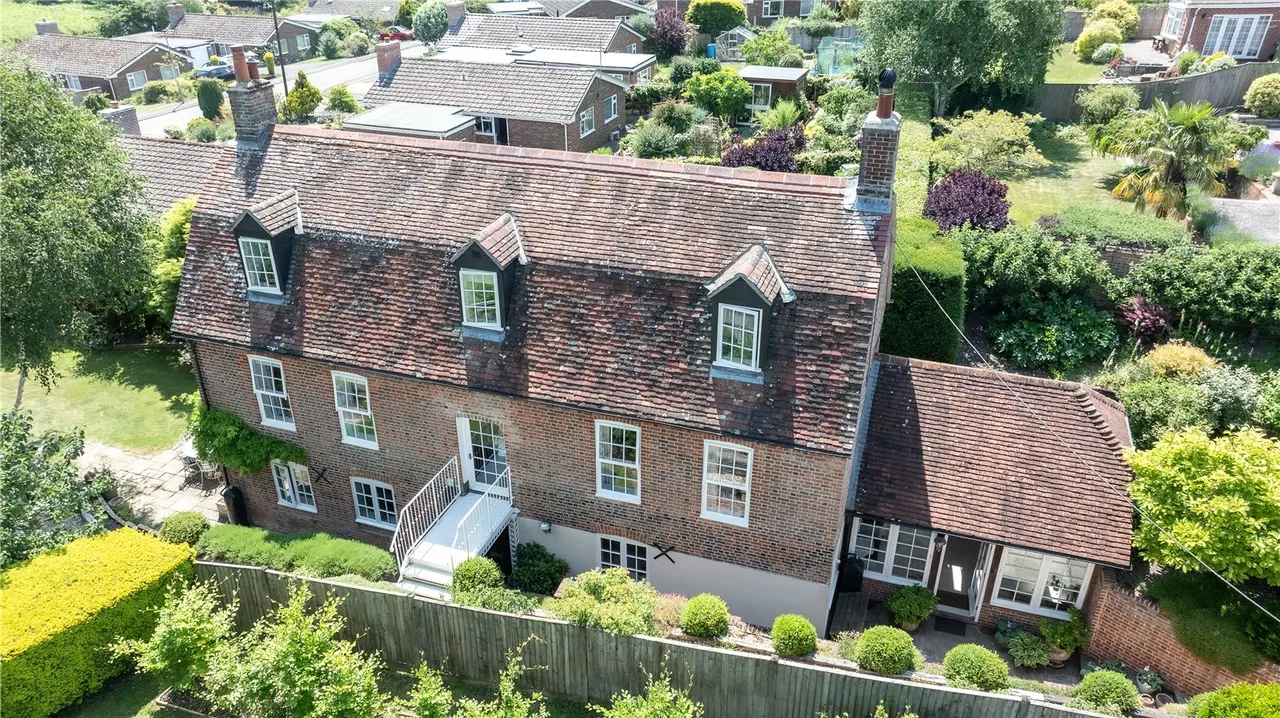 4 bed house for sale, Poulton Hill, Marlborough, SN8
