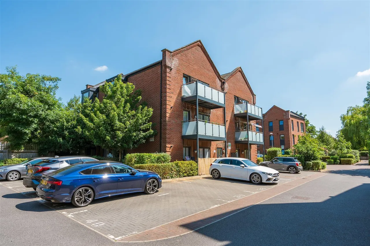 2 bed flat to rent, Otter Way, Yiewsley, UB7