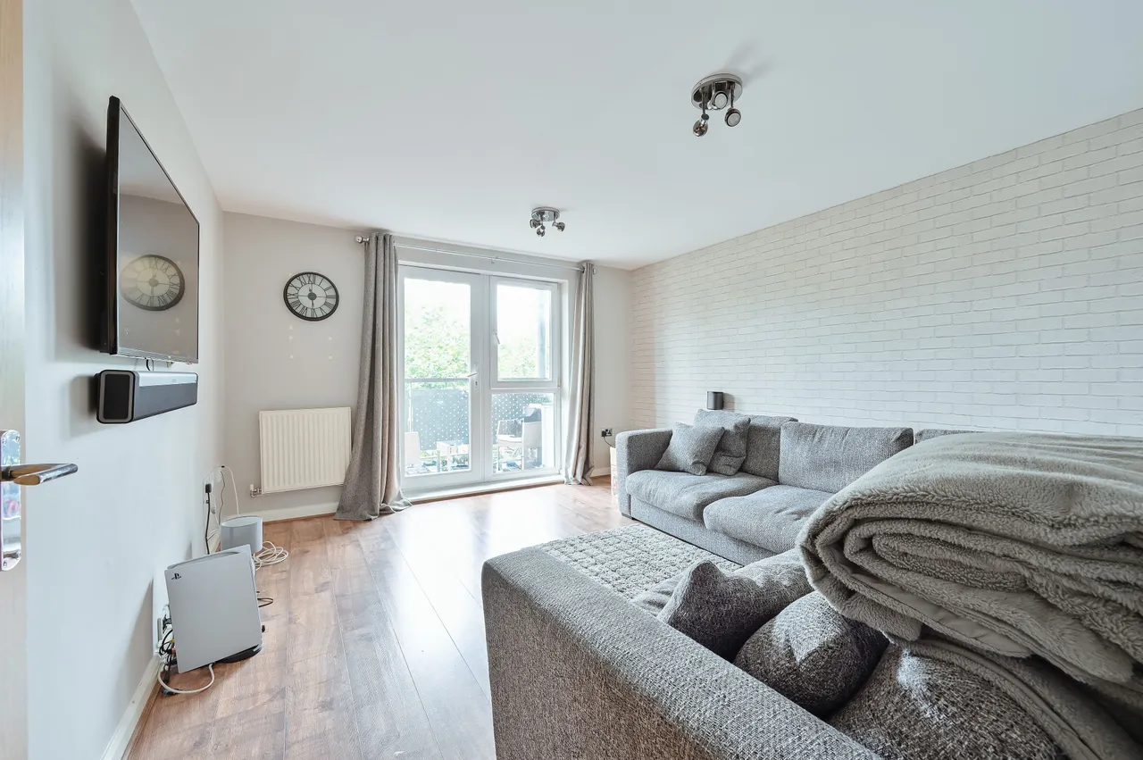 24 Westmount Apartments, Metropolitan Station Approach, Watford, photo 10