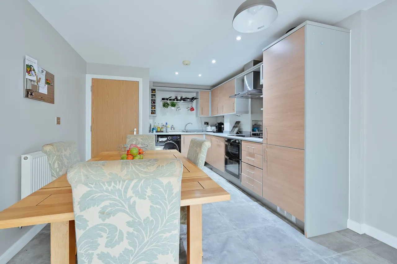 24 Westmount Apartments, Metropolitan Station Approach, Watford, photo 5