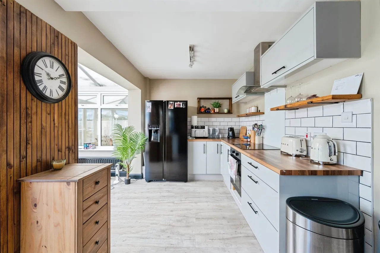 Tellcroft Close, Corsham, photo 3