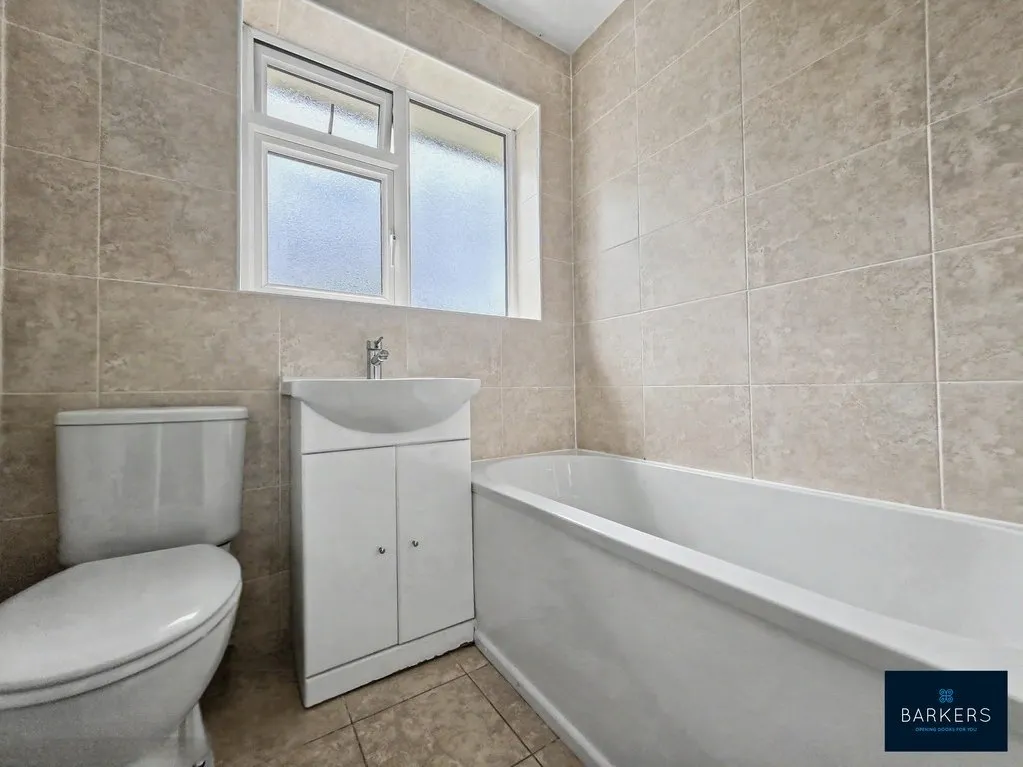 Thorndene Way, Bradford BD4 0SW, photo 12