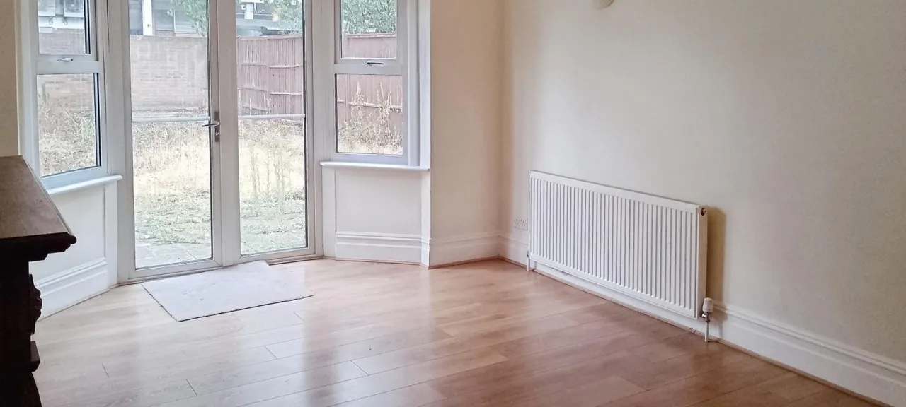 Clarendon Road, Ashford, TW15, photo 11