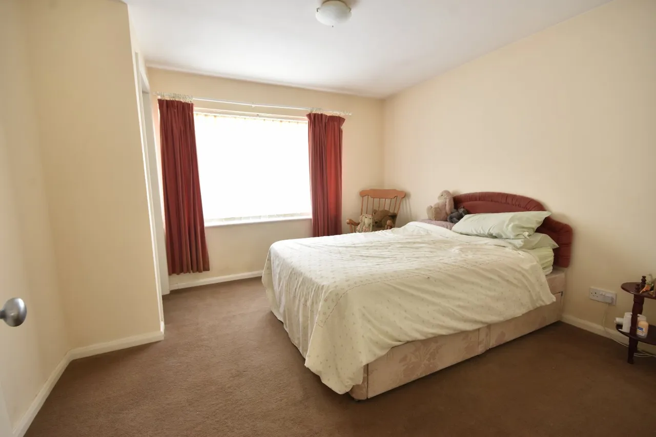 Upfield, Horley, RH6, photo 7