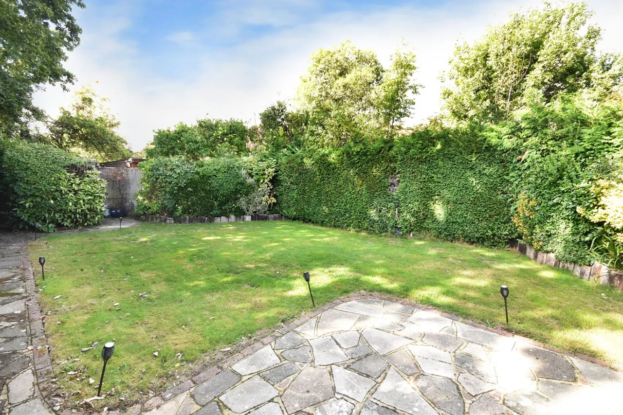 Upfield, Horley, RH6, photo 17
