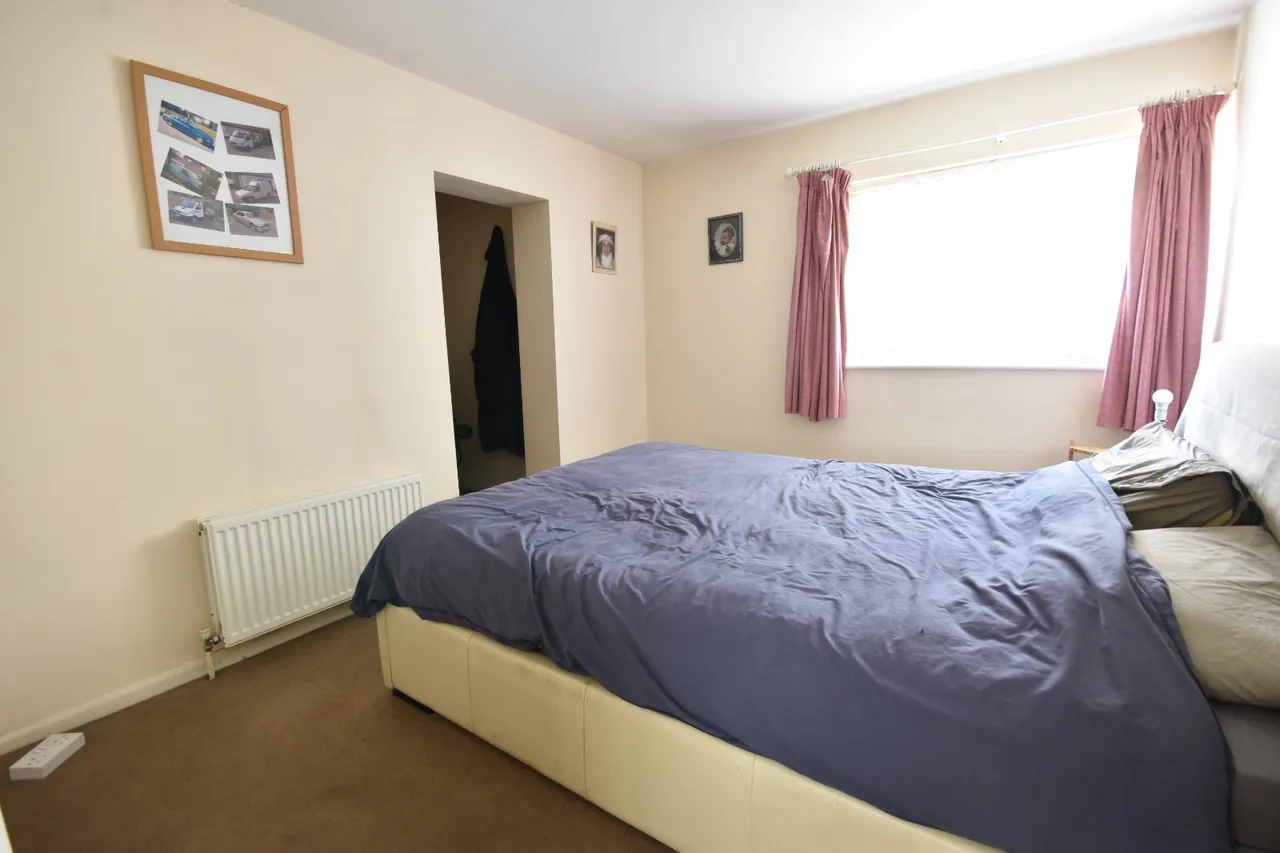 Upfield, Horley, RH6, photo 6