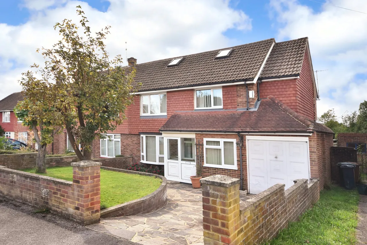 4 bed house for sale, Upfield, Horley, RH6