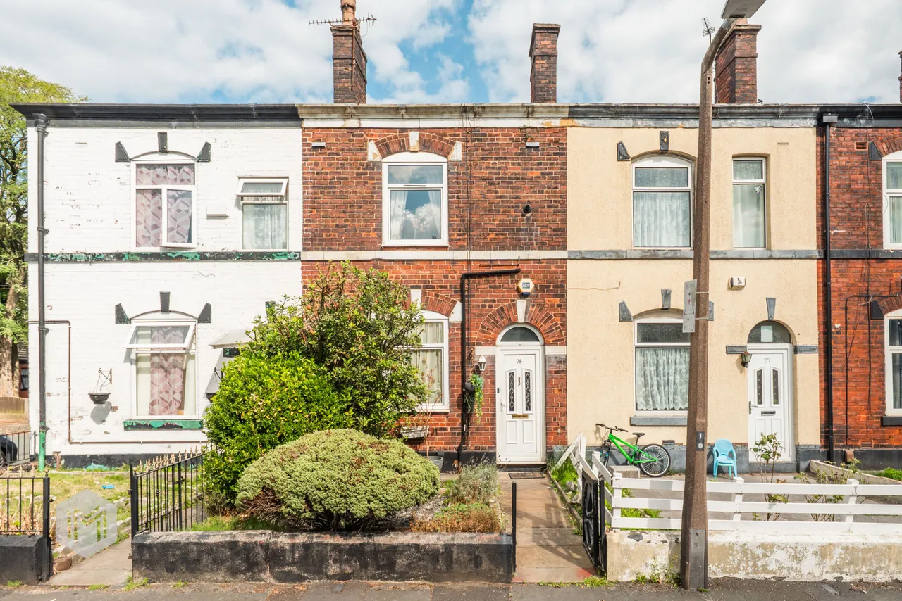 2 bed house for sale — Devon Street, Bury, BL9 9HT