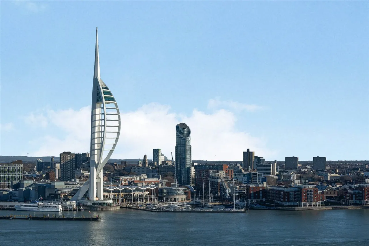 2 bed flat for sale, Harbour Tower, Trinity Green, PO12