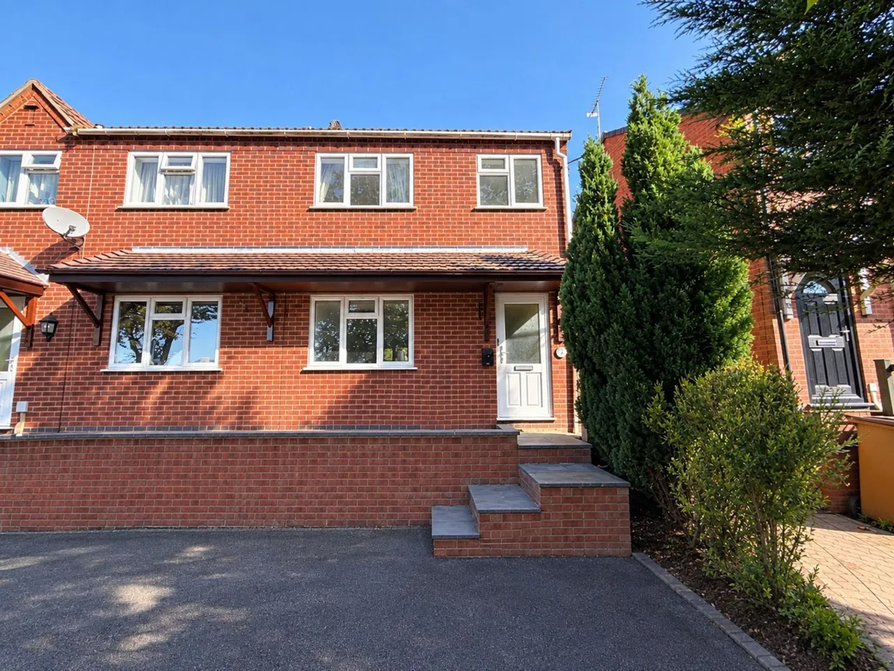 3 bed house to rent, Bank Street, Castle Gresley, DE11