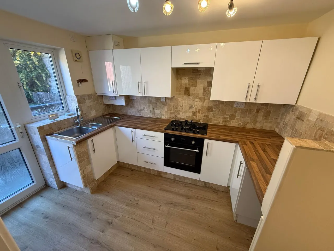Bank Street, Castle Gresley, DE11, photo 2