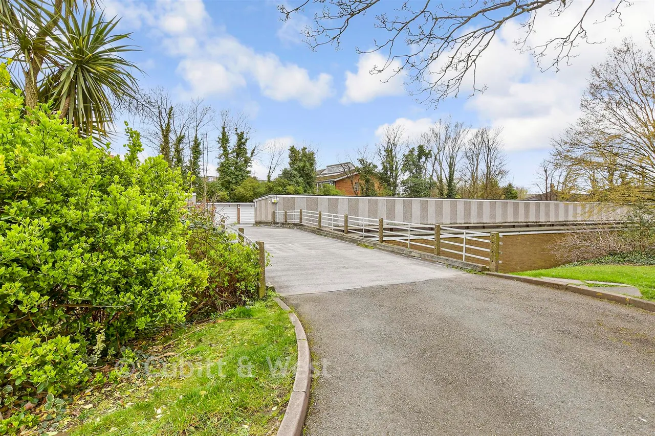 Basinghall Gardens, South Sutton, SM2, photo 14